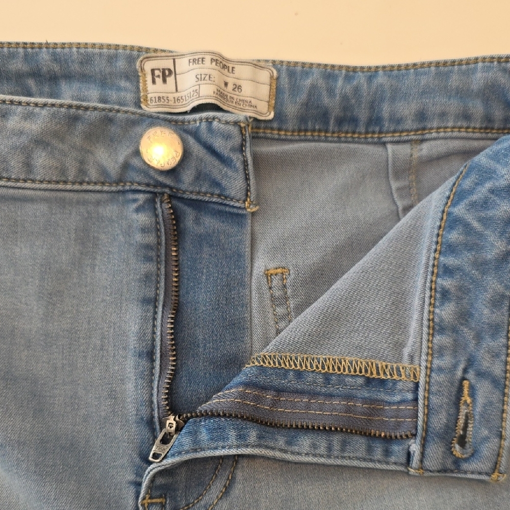 Free People Just Float On Flare Jeans Light Blue Wash Bell Bottom Size 26 Boho - Picture 13 of 13